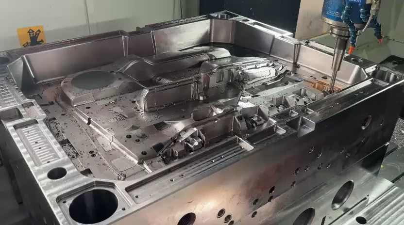 Detalle técnico de un molde de inyección